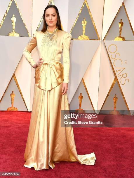 Dakota Johnson arrives at the 89th Annual Academy Awards at Hollywood & Highland Center on February 26, 2017 in Hollywood, California.