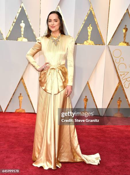 Dakota Johnson arrives at the 89th Annual Academy Awards at Hollywood & Highland Center on February 26, 2017 in Hollywood, California.