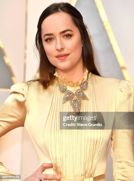 Dakota Johnson arrives at the 89th Annual Academy Awards at Hollywood & Highland Center on February 26, 2017 in Hollywood, California.