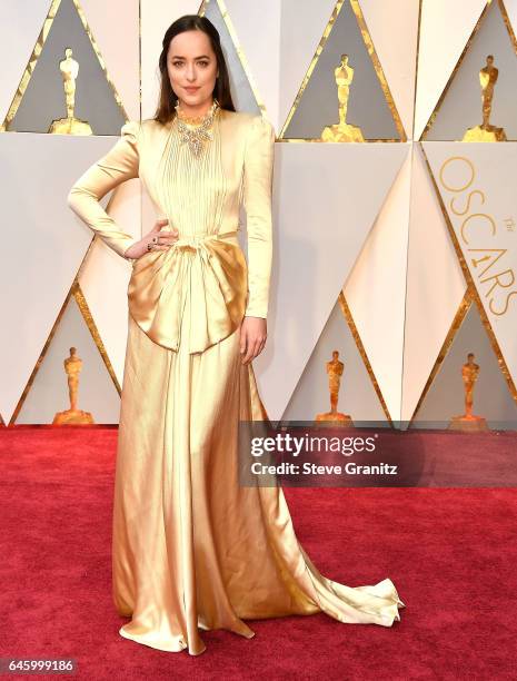 Dakota Johnson arrives at the 89th Annual Academy Awards at Hollywood & Highland Center on February 26, 2017 in Hollywood, California.