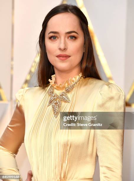 Dakota Johnson arrives at the 89th Annual Academy Awards at Hollywood & Highland Center on February 26, 2017 in Hollywood, California.