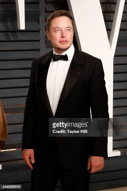 Elon Musk attends the 2017 Vanity Fair Oscar Party at Wallis Annenberg Center for the Performing Arts on February 26, 2017 in Beverly Hills,...