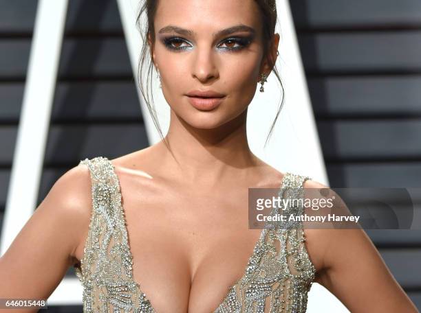 Emily Ratajkowski attends the 2017 Vanity Fair Oscar Party hosted by Graydon Carter at Wallis Annenberg Center for the Performing Arts on February...