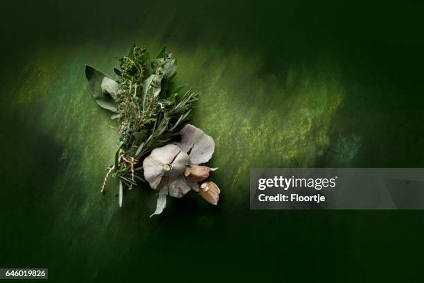 seasoning: bouquet garni and garlic still life - bouquet garni stock pictures, royalty-free photos & images