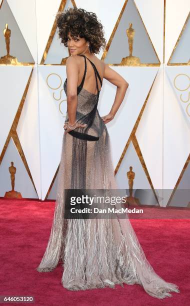 Actress Halle Berry arrives at the 89th Annual Academy Awards at Hollywood & Highland Center on February 26, 2017 in Hollywood, California.