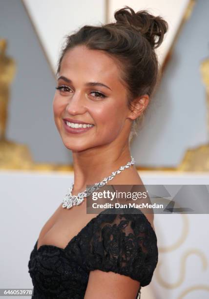 Actress Alicia Vikander arrives at the 89th Annual Academy Awards at Hollywood & Highland Center on February 26, 2017 in Hollywood, California.