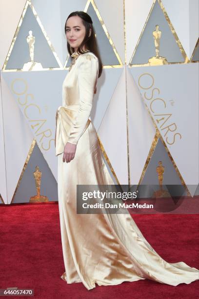 Actress Dakota Johnson arrives at the 89th Annual Academy Awards at Hollywood & Highland Center on February 26, 2017 in Hollywood, California.