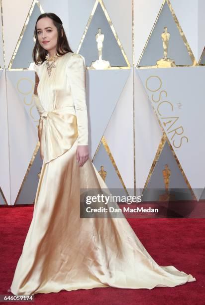 Actress Dakota Johnson arrives at the 89th Annual Academy Awards at Hollywood & Highland Center on February 26, 2017 in Hollywood, California.