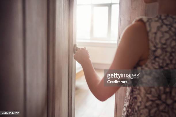 girl walking through door - doorway fotografías e imágenes de stock