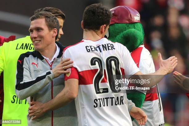 Head coach Hannes Wolf of Stuttgart shakes hands with Christian Gentner of Stuttgart during the Second Bundesliga match between VfB Stuttgart and 1....