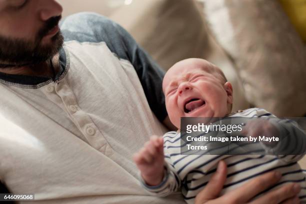 crying baby - baby beard stock-fotos und bilder