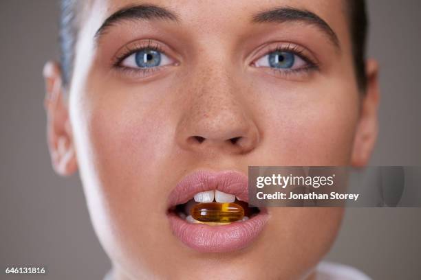 health and beauty - nutritional supplement imagens e fotografias de stock