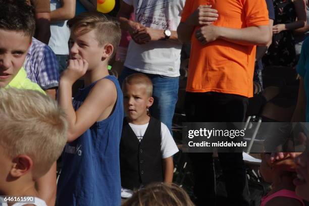 celebration event for the children - kijken naar stock pictures, royalty-free photos & images