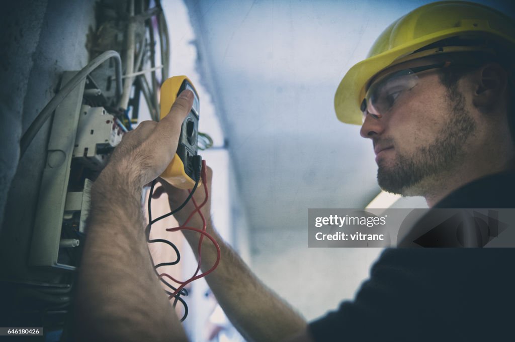 Testing  voltage in a fuse box