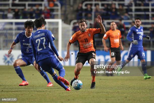 Thomas Oar of Brisbane Roar controls the ball during the AFC Champions League Group E match between Ulsan Hyundai FC v Brisbane Roar at Ulsan Munsu...