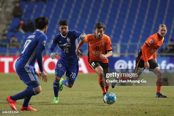 Thomas Oar of Brisbane Roar and Dimitrios Petratos of Ulsan Hyundai FC compete for the ball during the AFC Champions League Group E match between...