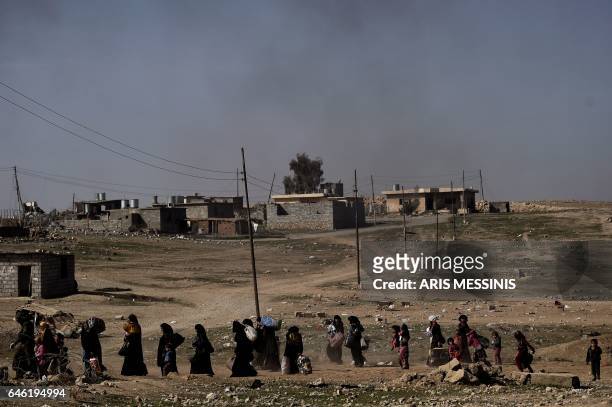Displaced Iraqis flee the city of Mosul as Iraqi forces battle against Islamic State group jihadists to recapture the west of the city on February...