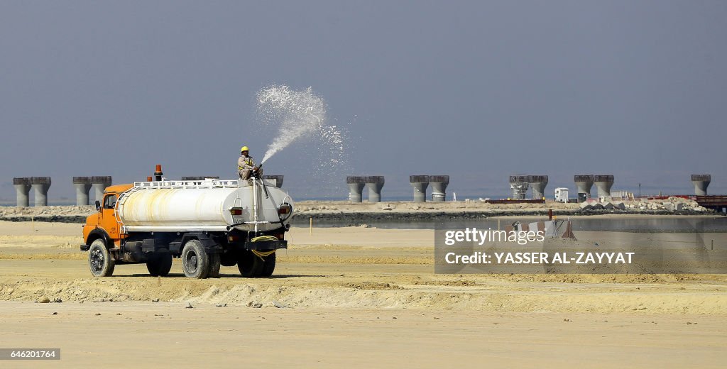 KUWAIT-ECONOMY-CAUSEWAY-TRANSPORT