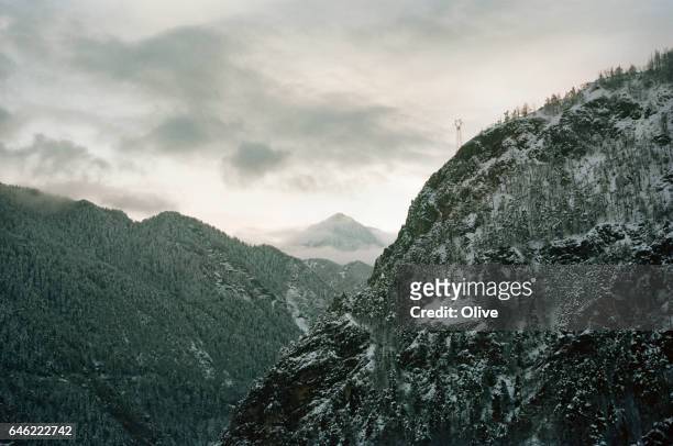 italian alps mountains in winter - fleuve et rivière stock pictures, royalty-free photos & images