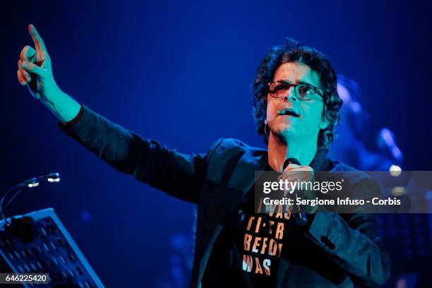 Italian singer-songwriter Samuele Bersani performs on stage on February 27, 2017 in Milan, Italy.