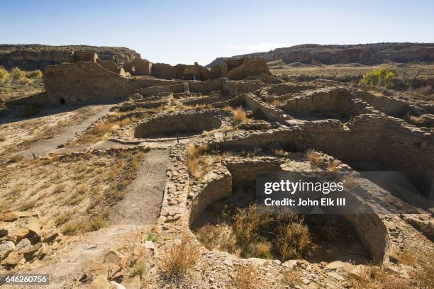 pueblo del arroyo, ancestral puebloan great house ruins - puebloan culture stock pictures, royalty-free photos & images