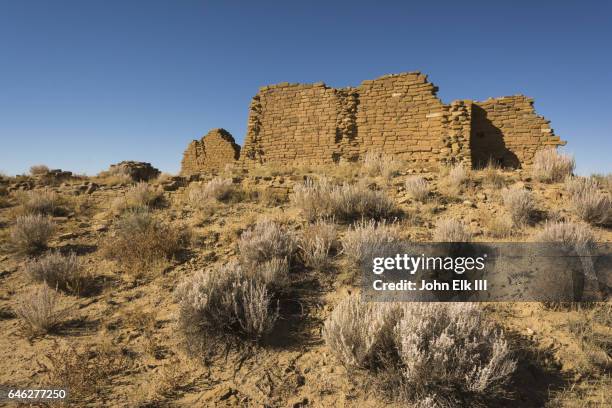 pueblo alto, ancestral puebloan great house ruins - pueblo de indígenas de américa del norte fotografías e imágenes de stock