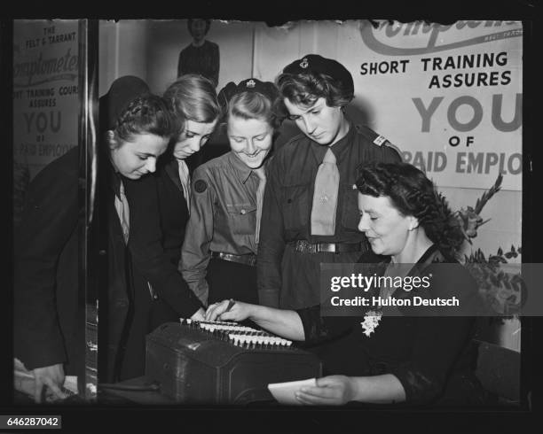 Woman Using Comparator 25 Comptometer Stock Photos, High-Res Pictures, and Images - Getty Images