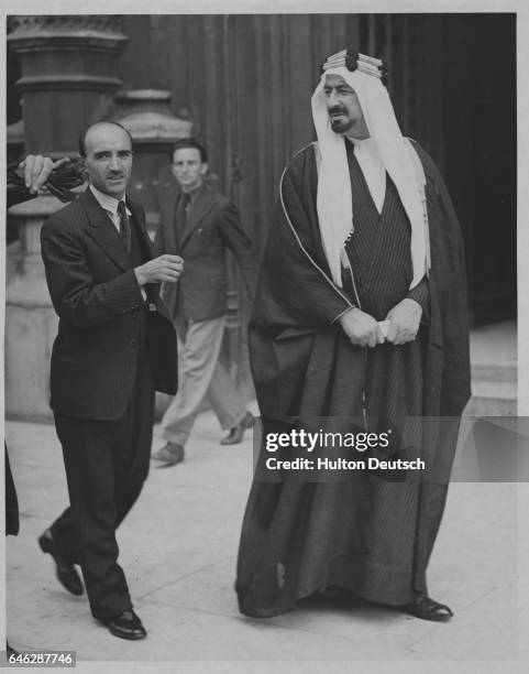 Shammar 14 Sheik Of Shammar Tribes Stock Photos, High-Res Pictures, and Images ...