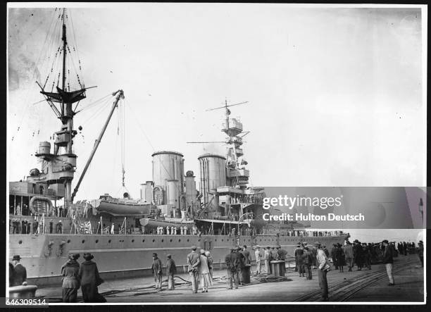 Royal Navy Battleship Hms Repulse Photos and Premium High Res Pictures ...