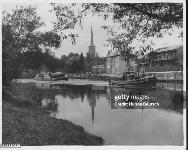 Wallingford, England, the river Thames and St Peter's church.