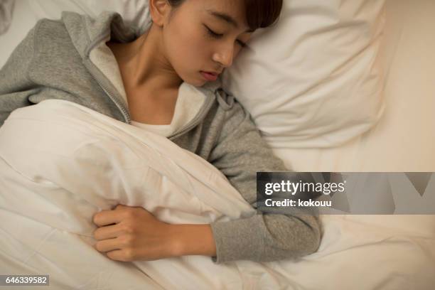 dormitorio de una joven - bedzed fotografías e imágenes de stock