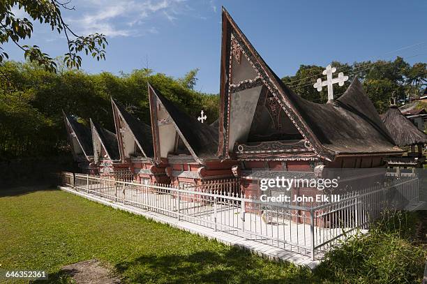 batak tombs - samosir island stock pictures, royalty-free photos & images