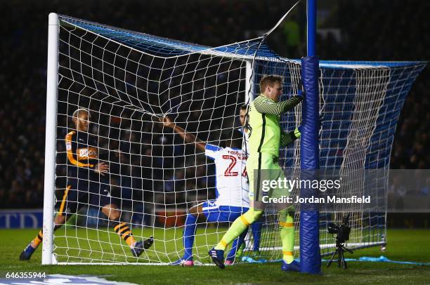 Goalkeeper David Stockdale of Brighton and Hove Albion reacts as Mohamed Diame of Newcastle United scores their first and equalisign goal during the...