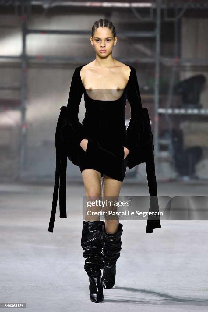 Saint Laurent : Runway - Paris Fashion Week Womenswear Fall/Winter 2017/2018