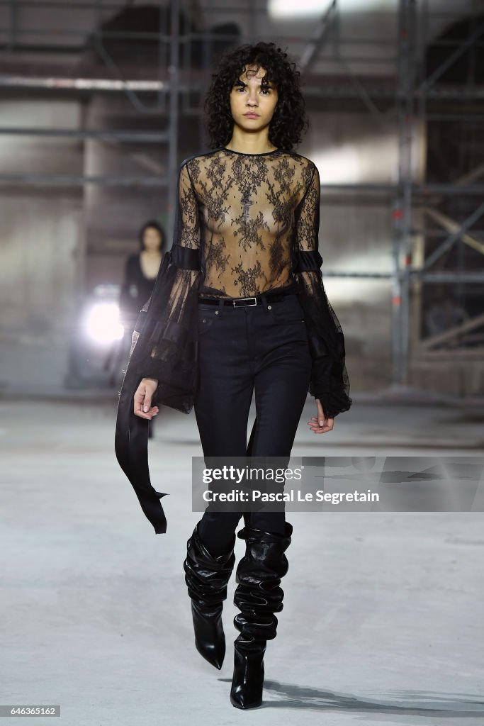 Saint Laurent : Runway - Paris Fashion Week Womenswear Fall/Winter 2017/2018