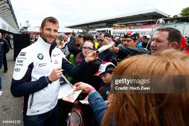 Motorsports / DTM 1. Race Hockenheim Martin Tomczyk , Autogrammstunde, autograph session