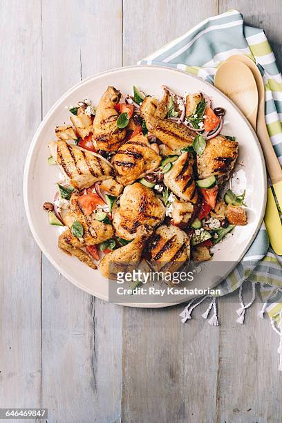 platter of grilled chicken - tipo di cibo foto e immagini stock