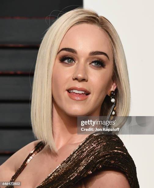 Singer Katy Perry arrives at the 2017 Vanity Fair Oscar Party Hosted By Graydon Carter at Wallis Annenberg Center for the Performing Arts on February...