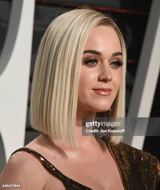 Singer Katy Perry arrives at the 2017 Vanity Fair Oscar Party Hosted By Graydon Carter at Wallis Annenberg Center for the Performing Arts on February...