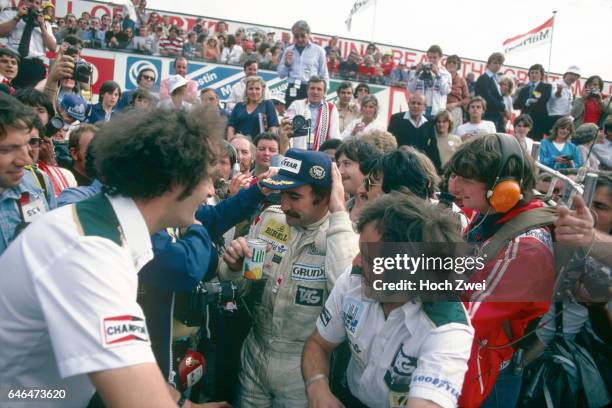 Formel 1, Grand Prix England 1979, Silverstone, Parc Ferme Sieger Clay Regazzoni Williams-Team Fans www.hoch-zwei.net , copyright: HOCH ZWEI / Ronco