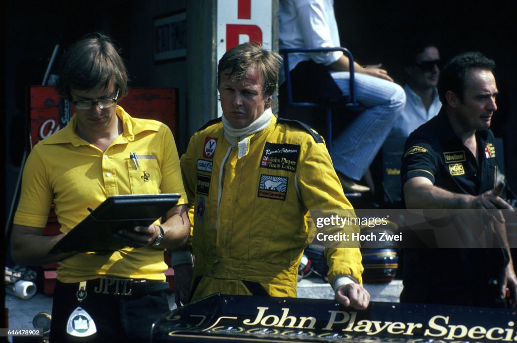 Formel 1, Grand Prix Italien 1978, Monza, 10.09.1978 Boxengasse, Lotus-Box Nigel Bennett, Lotus Ronnie Peterson www.hoch