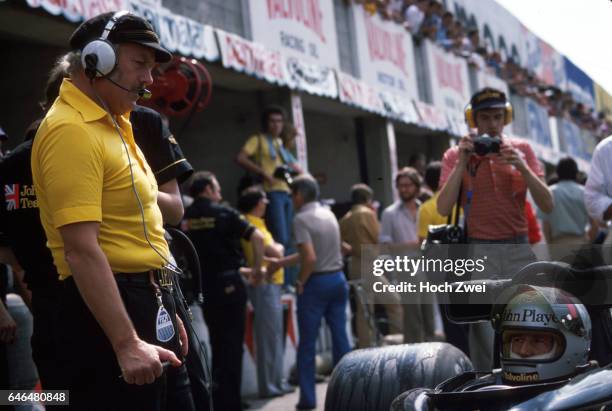 Formel 1, Grand Prix Italien 1977, Monza, Boxengasse, Lotus-Box Colin Chapman, Lotus Mario Andretti, Lotus-Ford 78 www.hoch-zwei.net , copyright:...