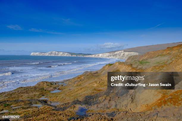 isle of wight coastal path - compton bay isle of wight stockfoto's en -beelden