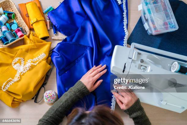 overhead shot of a fashion designer - sewing machine imagens e fotografias de stock