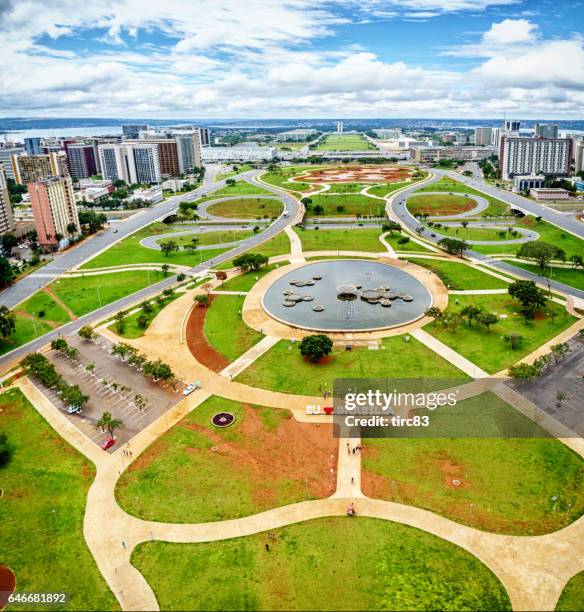brasilia stadtbild - distrito-federal-brasilia stock-fotos und bilder