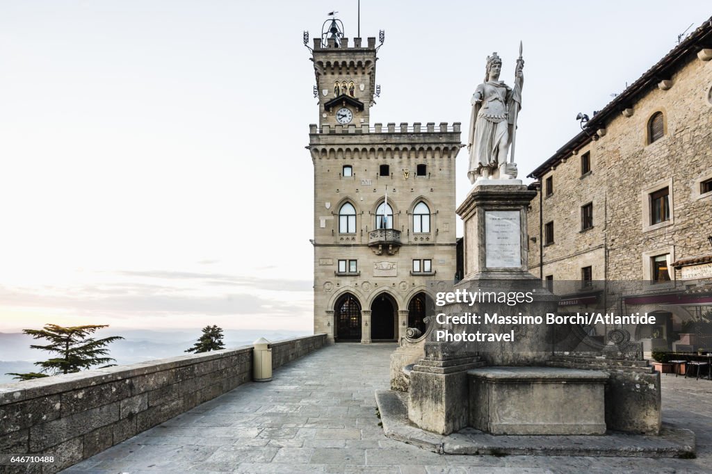 Piazza della Libertà, the Palazzo Pubblico (Public Palace, Town Hall) and the Statua della Libertà (Statue of Liberty) by Stefano Galletti (1876)