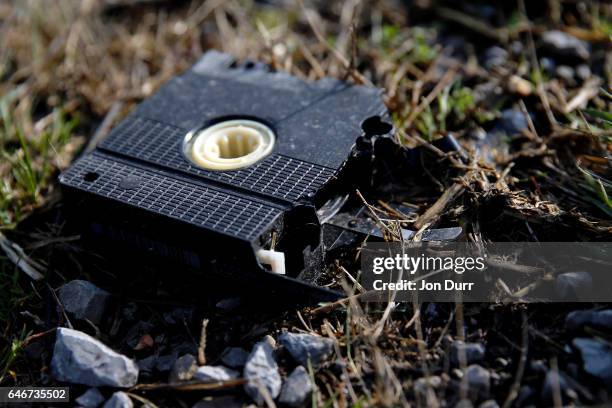 Building Exploding Vhs Broken Vhs Tape - Fotografias e Filmes do Acervo - Getty Images