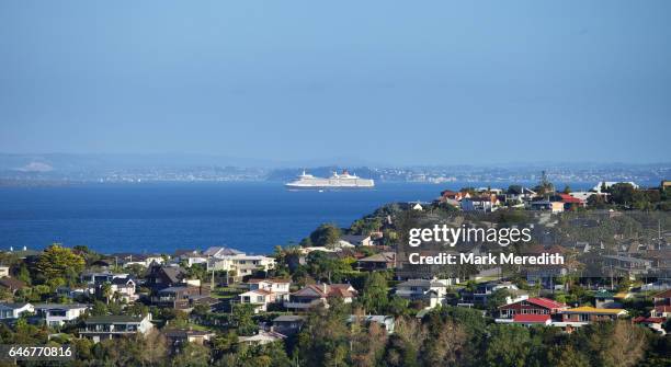 cruise ship sailing past north shore suburbs - north shore city stock pictures, royalty-free photos & images