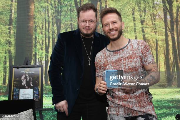 Singers Leonel Garcia and Noel Schajris of Sin Bandera attend a press conference to launch their new album "Primera Fila - Una Ultima Vez" at St....