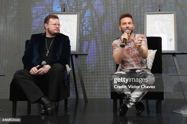 Singers Leonel Garcia and Noel Schajris of Sin Bandera attend a press conference to launch their new album "Primera Fila - Una Ultima Vez" at St....